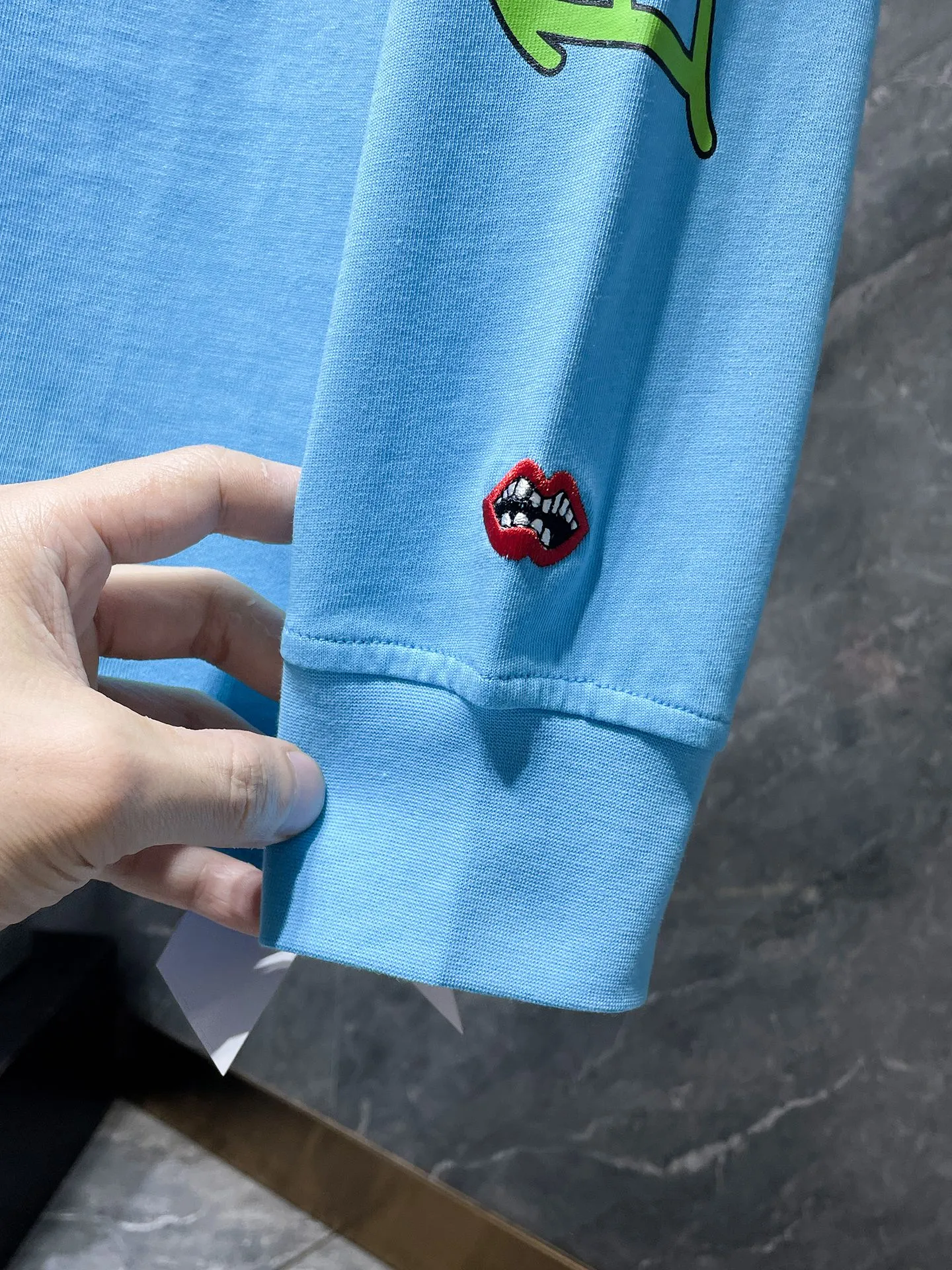 P160 Chrome Hearts🍁Long T Series🍁 Available simultaneously at counters❤️Fully upgraded fabrics! ! Crow blue matty graffiti long sleeves. Imported environmentally friendly glue printing and dyeing. Re-engraved version 1:1 high gram weight original fabric. 🌈Recommended color: blue🌈 Size: S, M, L, XL